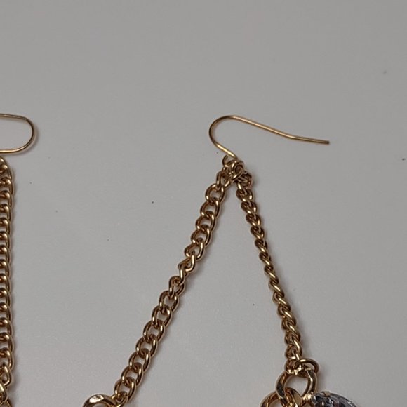 Very Pretty Gold Tone Metal And Clear Plastic Earrings - Picture 7 of 16